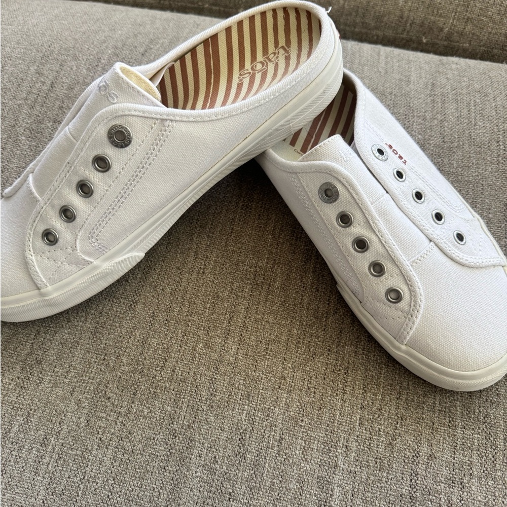 Taos Footwear White Canvas Slip-On Sneakers